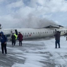 O vídeo do acidente com o avião da Delta no Canadá - reprodução/redes sociais