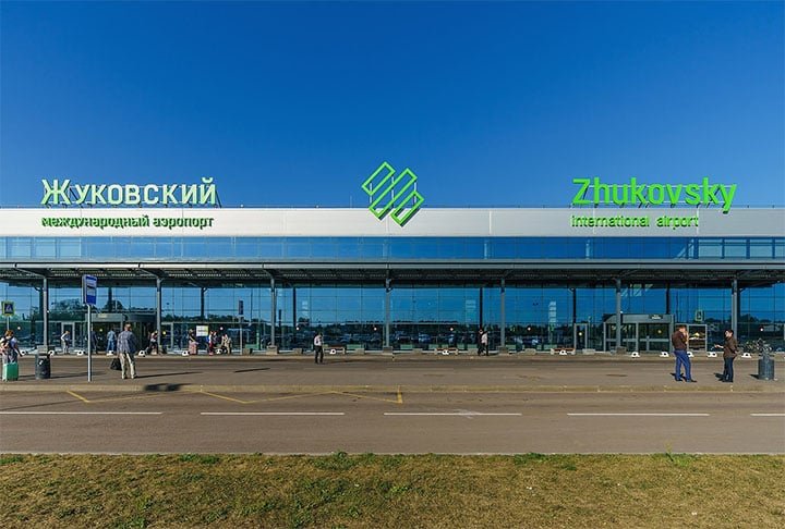 Este sítio disponibiliza voos de caça ao público. O Zhukovsky já foi escolhido como principal palco de experimentos durante a Guerra Fria e para o projeto Buran soviético de ônibus espaciais. 