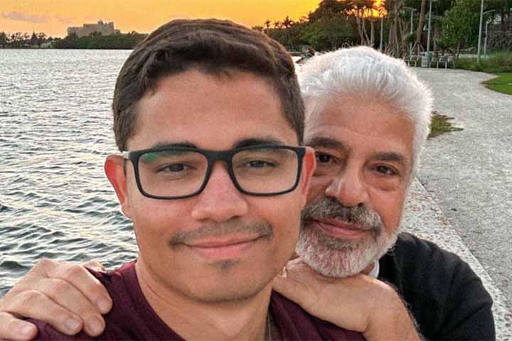 Em 2018, ele declarou-se bi e começou a namorar o analista de sistemas Clebson Teixeira, com quem se casou.. Antes disso, entre 2008 e 2016, namorou o empresário Bruno Azevedo. 
