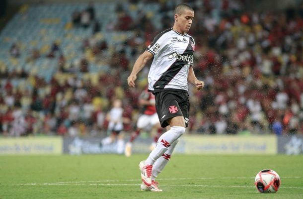 ZUCCARELLO - Levou amarelo aos 7' por simulação, mas fez boa partida. Algumas associações pela direita com Tchê Tchê (no segundo tempo) e Paulo Henrique. NOTA 7,0. Foto: Matheus Lima/Vasco
