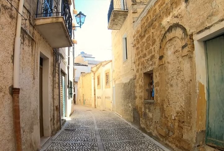 Outra regra é que os compradores têm até três anos para terminar as obras, com a possibilidade de extensão em casos específicos.