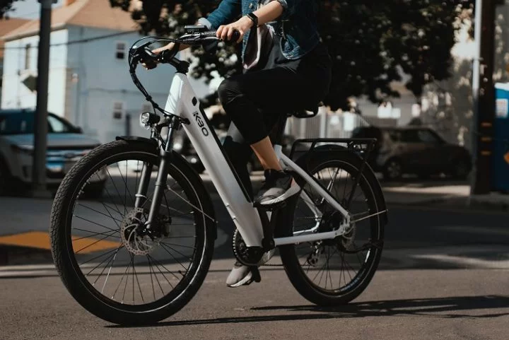 Em junho de 2023, o uso de bicicletas elétricas, assim como de outros veículos individuais autopropelidos (os que se deslocam com um sistema de propulsão próprio, como um motor), foi regulamentado pelo Conselho Nacional de Trânsito (Contran). 
