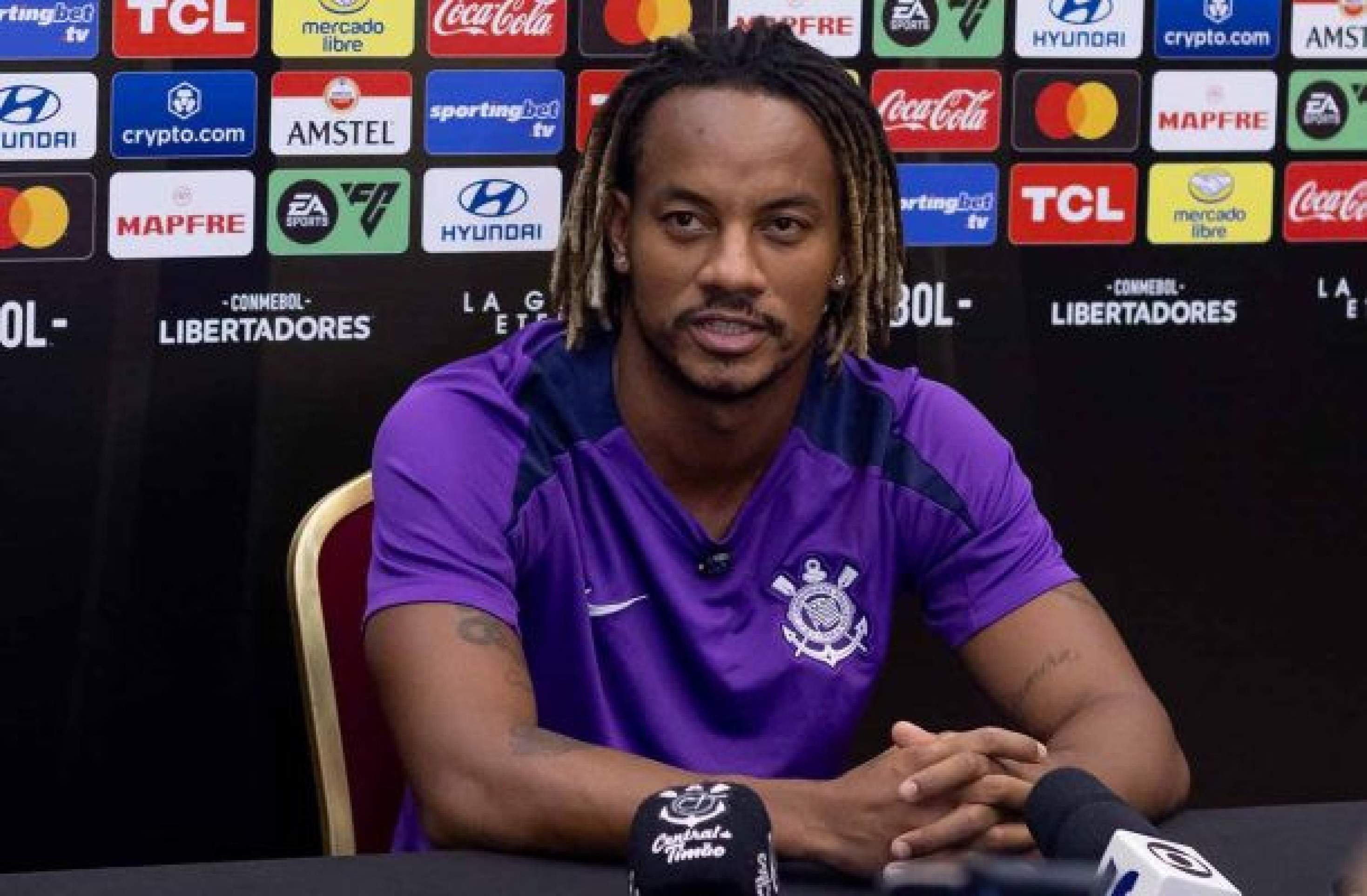 Carrillo admite favoritismo do Corinthians e alerta: ‘Não podemos sofrer gols’