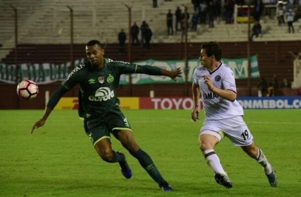 Chapecoense (2017) - Entrou na Libertadores 2017 com o título da Sul-Americana (o Atl. Nacional-COL abdicou de jogar a decisão após o desastre que dizimou a Chape em novembro de 2016). Na sua estreia, o time catarinense caiu na fase de grupos. A Chape tem duas participações. Além de 2017, jogou também em 2018 -Foto: Divulgação Club Lanus