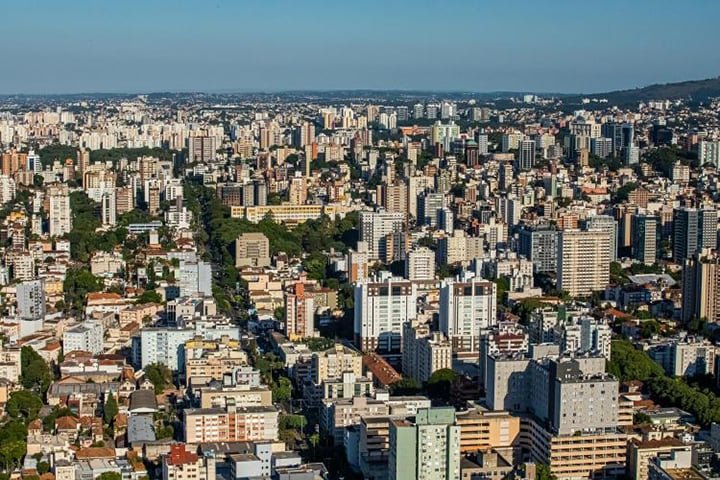15Âº lugar: Porto Alegre - O aluguel mÃ©dio na capital do Rio Grande do Sul Ã© R$ 40/mÂ². A populaÃ§Ã£o da cidade Ã© de 1,3 milhÃ£o de habitantes. 
