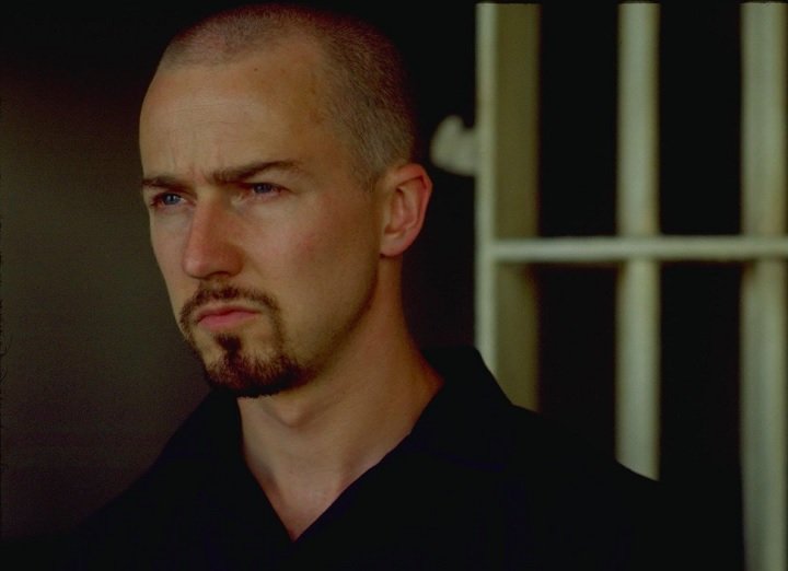 Em 1999, Norton estrelou 