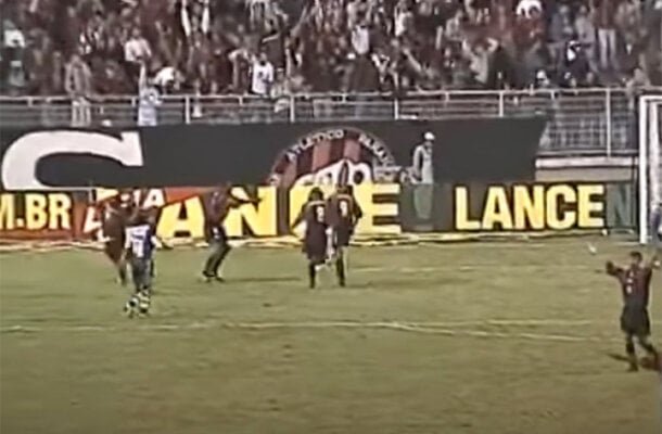 Athletico-PR (2000) - O Athletico (na época Atlético) foi campeão de uma Seletiva em 1999 fez boa estreia, chegando às oitavas e caindo no mata-mata com o Atlético-MG. Depois desta edição de 2000 se qualificou para outras sete Libertadores: 2002, 2005, 2014, 2017, 2019, 2020, 2022 (vice-campeão) e 2023 -  Reprodução youtube Hilhotta Futebol Antigo