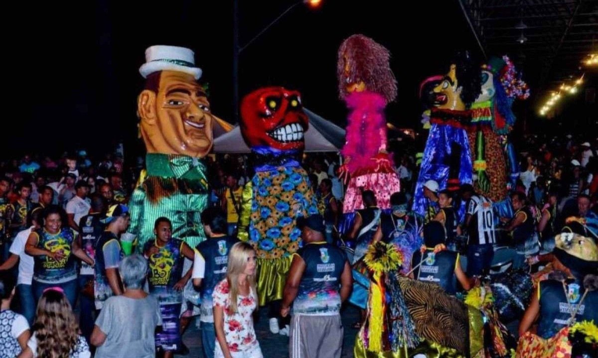 Al&eacute;m do tradicional Boi da Manta, a festa  conta tamb&eacute;m com bonecos gigantes vestidos de chita e caricaturas -  (crédito: Divulga&ccedil;&atilde;o/Prefeitura Municipal)