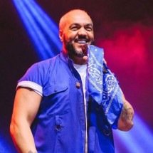 Belo leva tombo em show de Mumuzinho e momento viraliza - reprodução instagram
