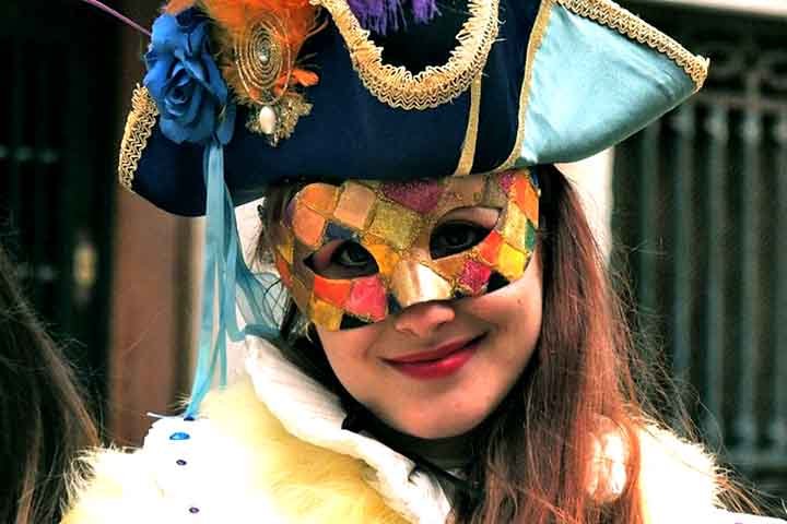 No Carnaval brasileiro, os personagens aparecem ainda hoje representados em blocos e salões com suas caracterizações clássicas. Eles foram integrados à festa no Brasil graças a composições que se inspiraram na commedia dell’arte no início do século 20.
