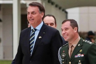 Bolsonaro fica de frente com Mauro Cid pela primeira vez desde a delação