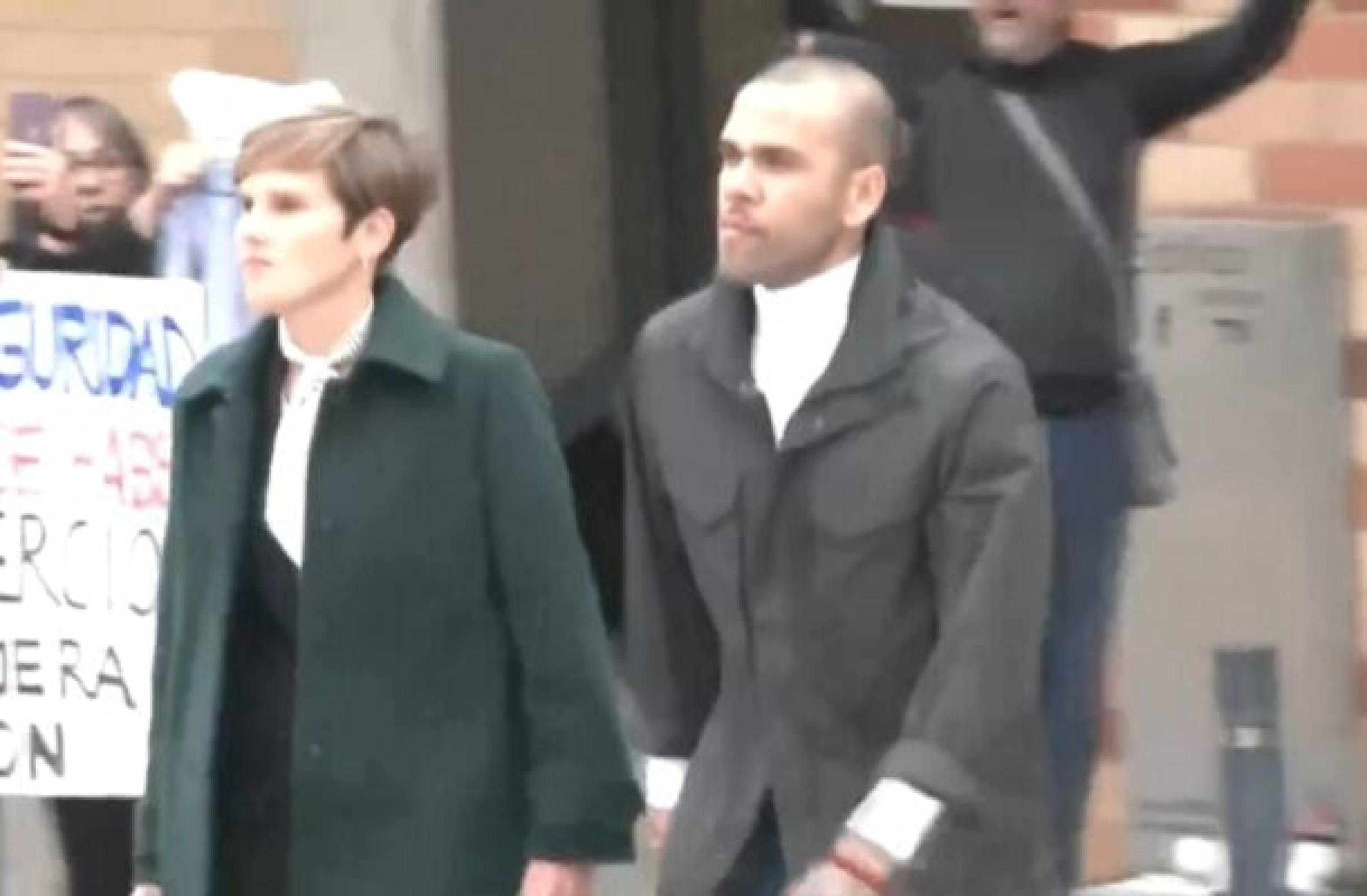 Justiça ‘poupa’ vítima de Daniel Alves em nova decisão sobre o caso: ‘seria revitimizá-la’