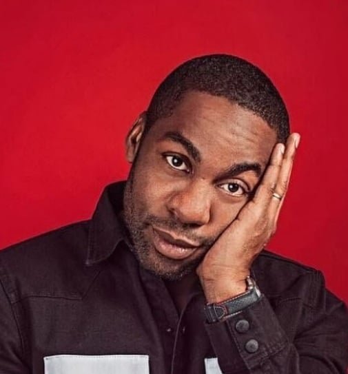 Lázaro Ramos: Para ajudar com os custos da família, Lázaro Ramos (nascido em 1/11/1978) fez curso de Patologia e trabalhou como técnico de laboratório de análises clínicas. No mesmo período, sua mãe foi diagnosticada com uma doença degenerativa.