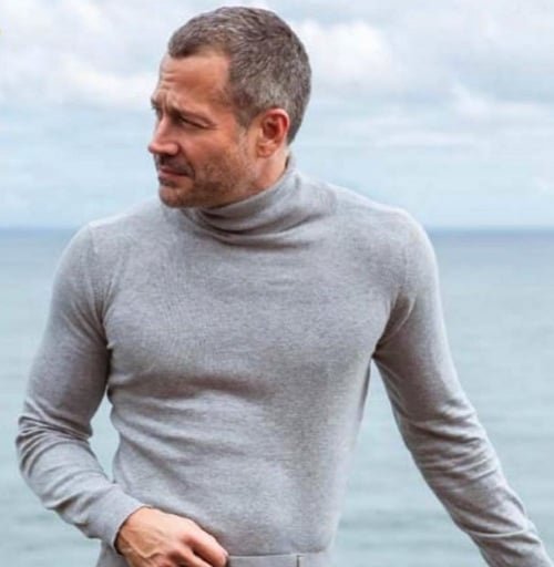 Malvino Salvador: O ator e modelo nascido no Amazonas em 31/1/1976 estudou CiÃªncias ContÃ¡beis na Universidade Federal do Amazonas (UFAM), em Manaus. Ele chegou a trabalhar como bancÃ¡rio.