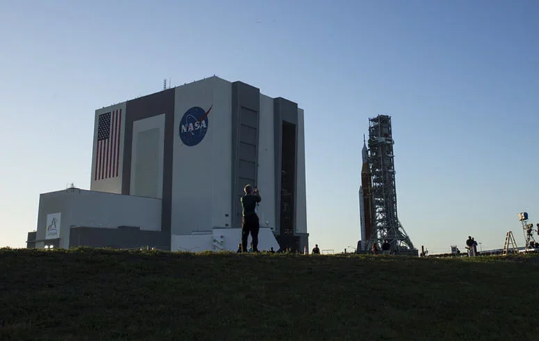 Criada em 1958, a NASA é referência na exploração do espaço, contribuindo significativamente para o avanço do conhecimento relacionado ao universo.