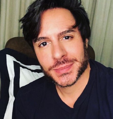 Ricardo Tozzi: O ator nascido em 18/8/1975 em Campinas (SP), 18 de agosto de 1975 (48 anos) é um economista e foi executivo da Câmara Americana de Comércio para o Brasil. Esse era o cargo de Ricardo Tozzi antes de se tornar ator, em 2005. 