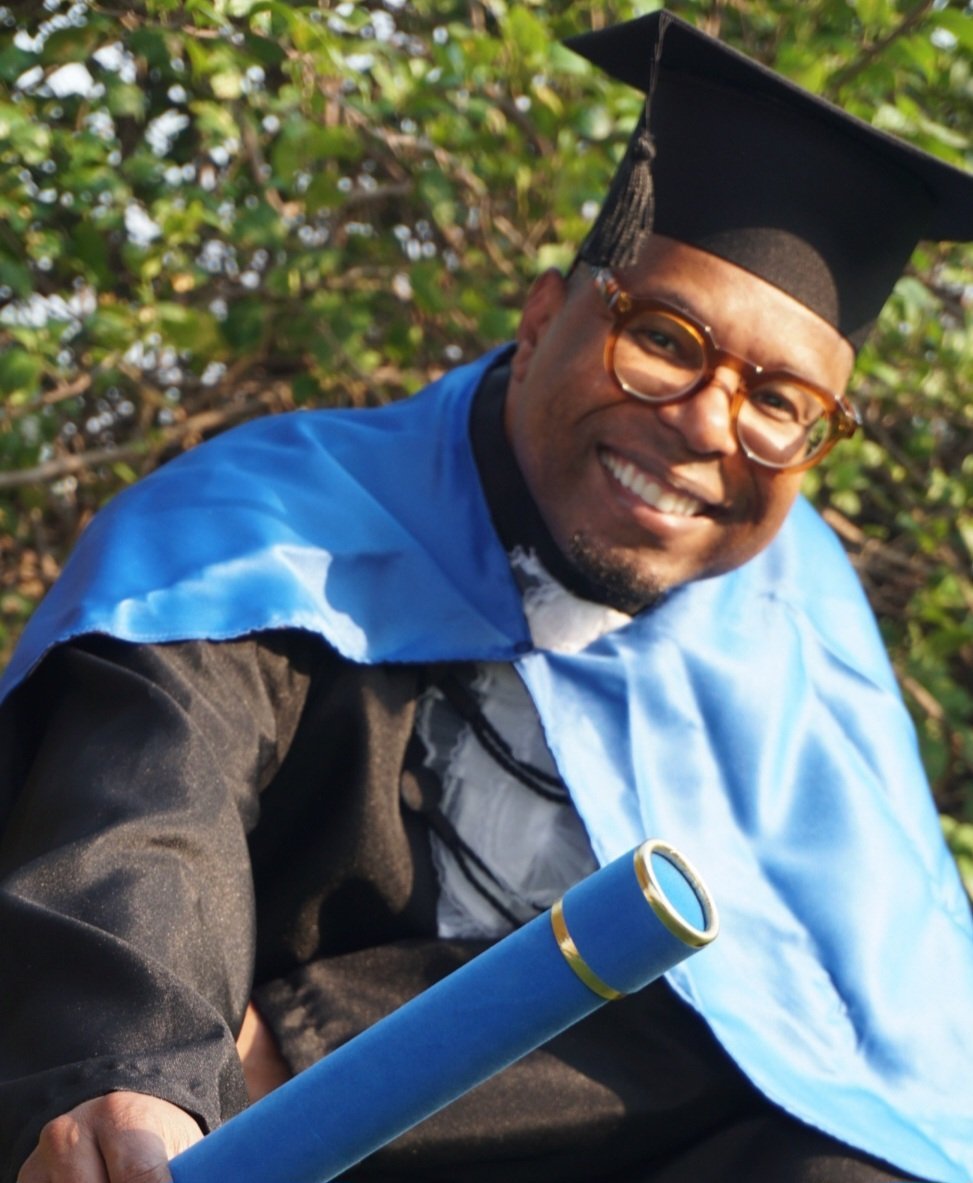 Ele disse que precisou abandonar os estudos na adolescÃªncia para trabalhar e ajudar sua mÃ£e, que era empregada domÃ©stica. Mas nunca desistiu de voltar a estudar. 