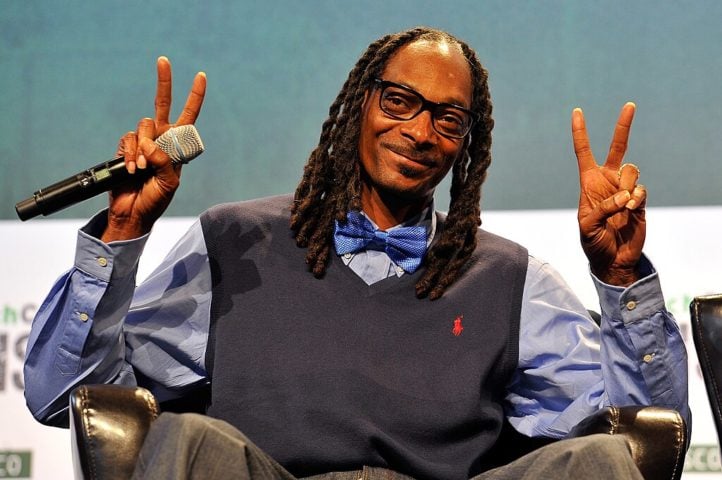 Ao longo dos anos, Snoop Dogg se diversificou além do rap, atuando em filmes e programas de televisão, como 
