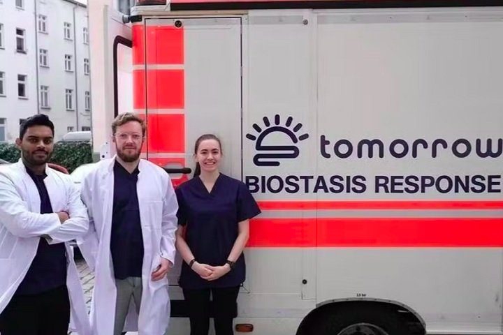 Desenvolvida pela startup alemã Tomorrow Bio, o primeiro laboratório de criônica — processo de congelamento de cadáveres — da Europa congela pacientes após a morte com o objetivo de trazê-los de volta à vida futuramente.