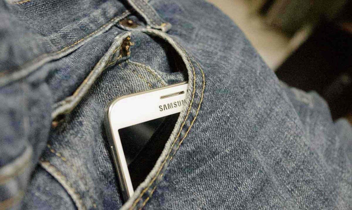 Bolso da calça, definitivamente, não é lugar seguro para guardar o celular
 -  (crédito: Pixabay/reprodução)
