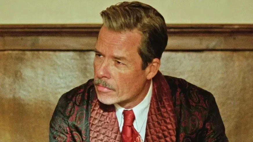 Pearce concorre à estatueta na categoria de “Melhor Ator Coadjuvante” por sua atuação em “O Brutalista”, que entrou em cartaz nos cinemas brasileiros em 20/02. 
