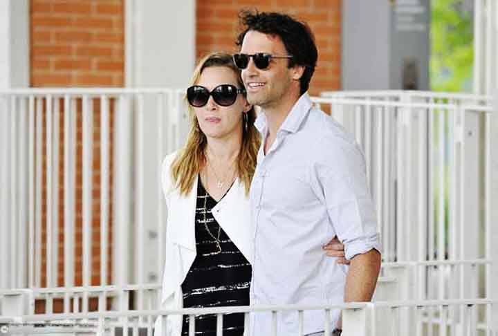 Na vida pessoal, Kate Winslet é casada há 12 anos com Edward Abel Smith, sobrinho do empresário britânico Richard Branson. O casal tem um filho, Bear, de 10 anos. 
