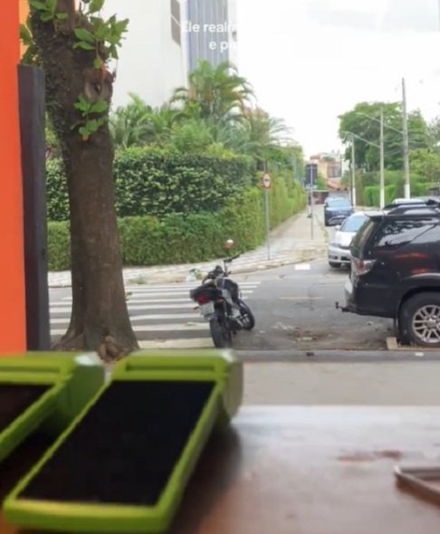 O apelo sensibilizou internautas, impulsionando os pedidos, inclusive de outras regiões da capital, e aumentando a visibilidade da pizzaria.