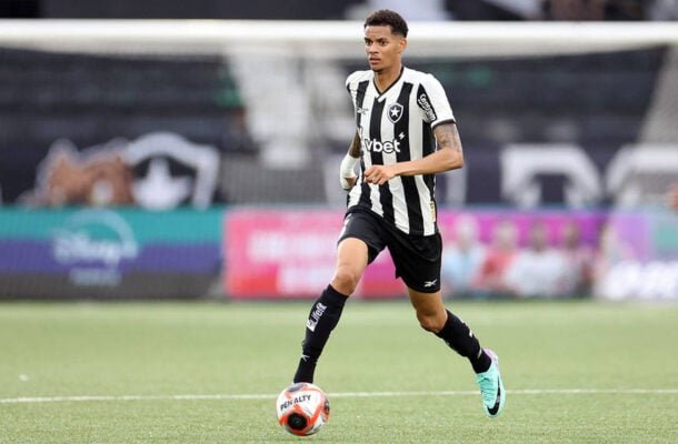 NEWTON - Muita lábia e pouco futebol. Tentou se impor na resenha porque bola não tem para vestir a gloriosa camisa preto e branca - NOTA: 1,0 - Foto: Vitor Silva/Botafogo 