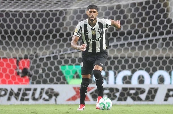 BARBOZA - Deixou um dos braços no rosto de Martínez e presenteou o Racing com um pênalti. Antes, por incrível que pareça, com lançamentos, era o melhor 