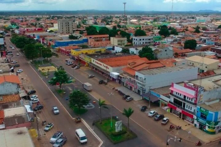 Tendo surgido a partir de um assentamento agrícola em 1982, Canaã dos Carajás experimentou um rápido crescimento impulsionado pela exploração mineral, principalmente de ferro, manganês e ouro.
