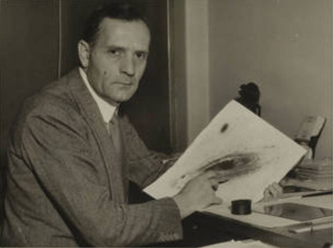 O Hubble foi construído entre os anos 1970 e 1980. O nome é uma homenagem ao astrônomo americano Edwin Powell Hubble, um dos maiores nomes da história da Astronomia. 