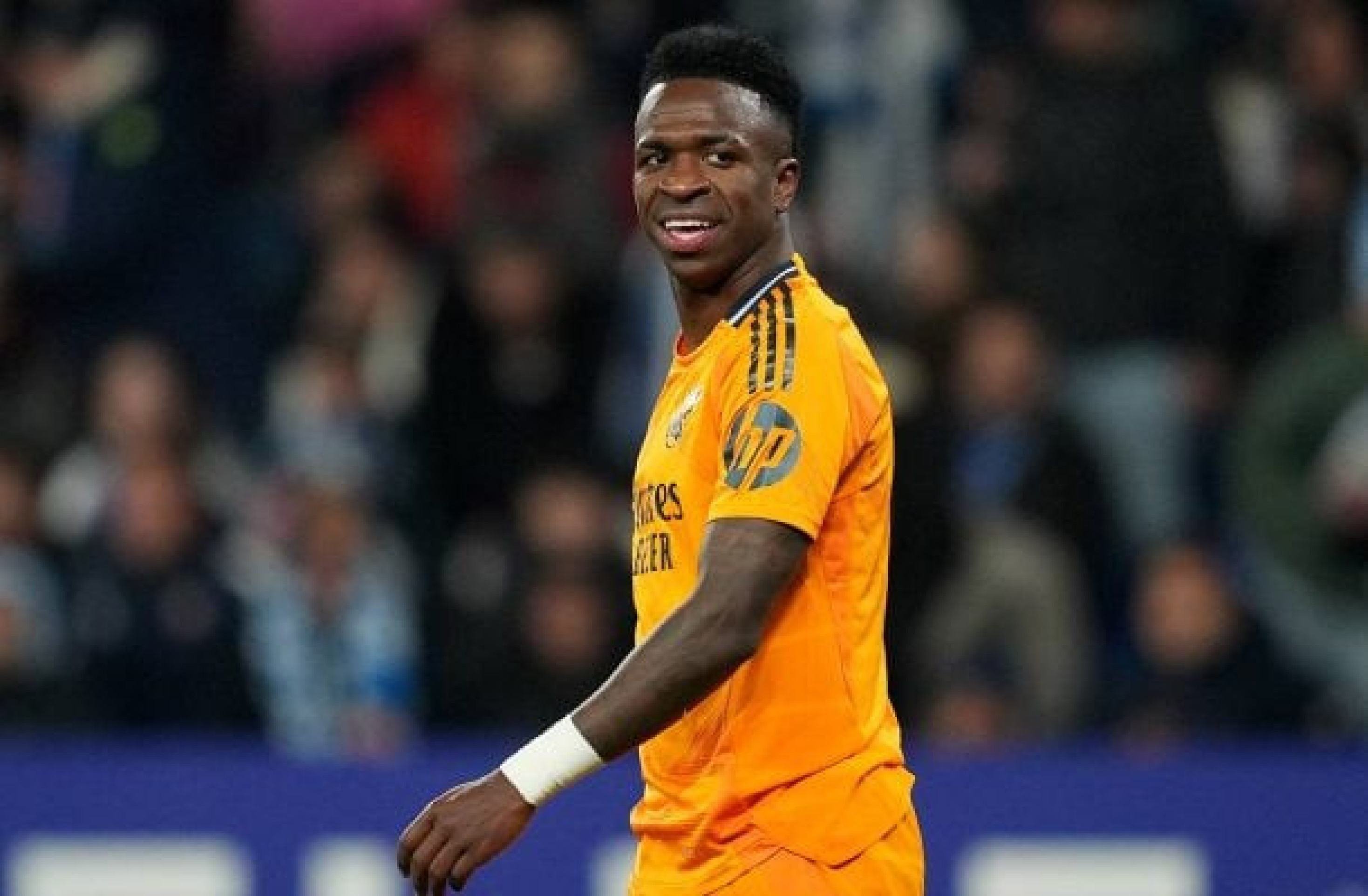 Em Ibiza! Cantora espanhola revela como conheceu Vini Jr