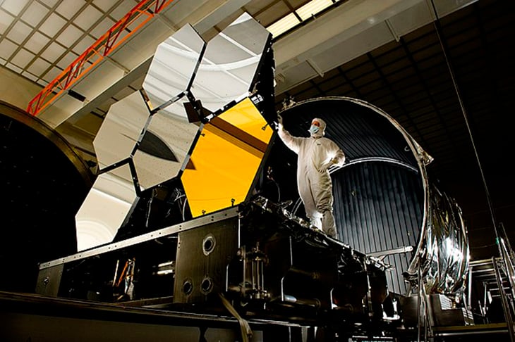 Estima-se que o Hubble deixe de funcionar entre 2030 e 2040. Por isso, a NASA já preparou um substituto, o Telescópio Espacial James Webb, lançado em dezembro de 2021. 