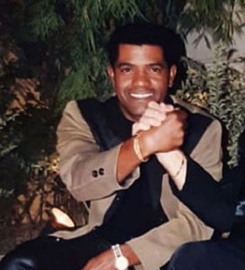 João Paulo - João Paulo nasceu em 28 de julho de 1960, em Brotas, Brasil. Cantor sertanejo da dupla João Paulo & Daniel, fez sucesso nos anos 1990. Em 12 de setembro de 1997, sofreu um acidente de carro na Rodovia dos Bandeirantes, onde seu carro capotou e pegou fogo, causando sua morte aos 37 anos.