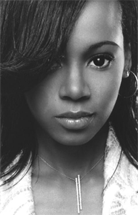 Lisa Lopes - Lisa Nicole Lopes nasceu em 27 de maio de 1971, na Filadélfia, EUA. Conhecida como “Left Eye”, fez parte do trio TLC, famoso por hits como Waterfalls e No Scrubs. Em 25 de abril de 2002, sofreu um acidente de carro em Honduras enquanto dirigia, sendo arremessada do veículo e falecendo aos 30 anos