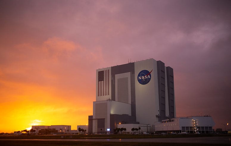 A NASA tem sede em Washington, mas o monitoramento do Hubble, assim como do James Webb, é feito no Space Telescope Science Institute, na Universidade Johns Hopkins, em Baltimore, cidade a 60 km da capital americana. 