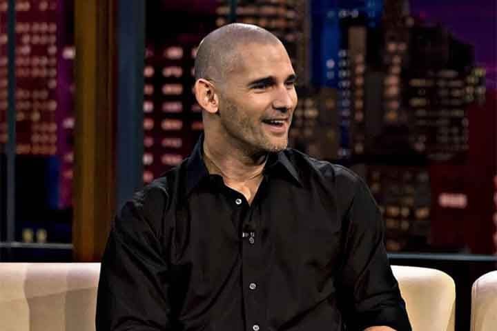 Eric Bana é o nome artístico de Eric Banadinovi?, ator nascido em Melbourne, Austrália, no dia 9 de Agosto de 1968. Filho de pai croata e mãe alemã, começou sua carreira como comediante.