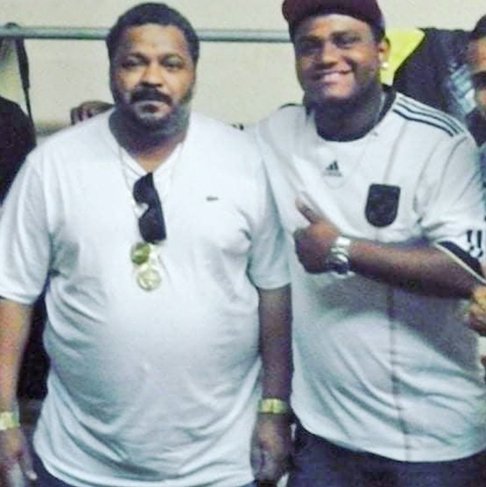 O cantor Arlindo Cruz, hoje debilitado por um AVC, Ã© casado com Babi Cruz hÃ¡ mais de 30 anos. Eles tiveram dois filhos, mas o artista tambÃ©m Ã© pai de Kauan Felipe, de 32 anos, fruto de uma traiÃ§Ã£o. Babi o perdoou e manteve o casamento.