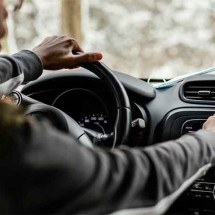 TJMG manda Uber indenizar motorista desligado sem aviso prévio -  Imagem Freepik