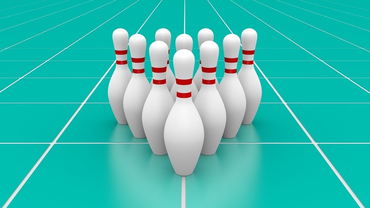 No cenário desta atividade, os pinos do boliche têm vários apelidos, como 