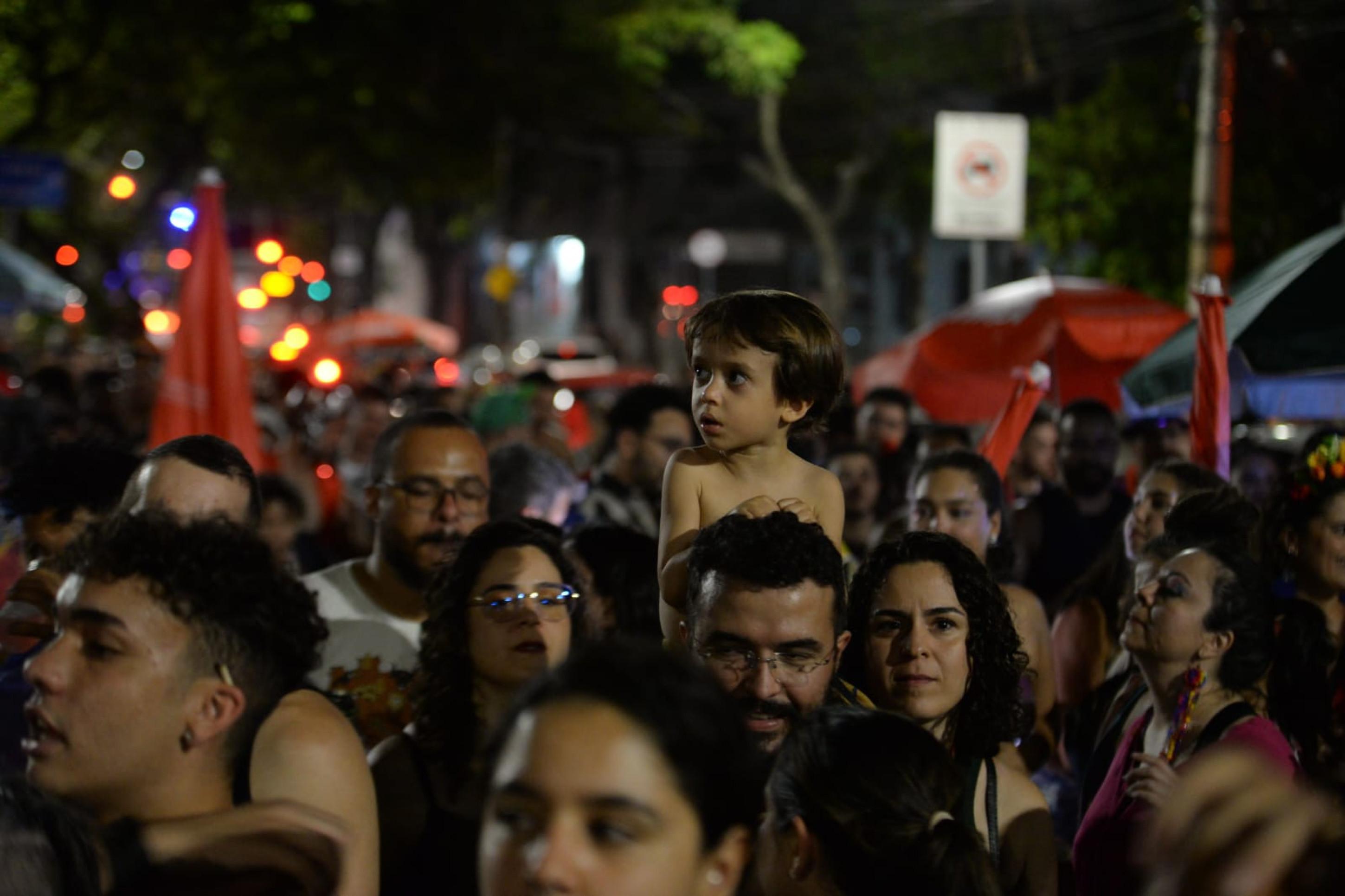 Bloco Abre-te Sésamo desfila na Avenida Álvares Cabral, na noite desta sexta-feira (21/1)