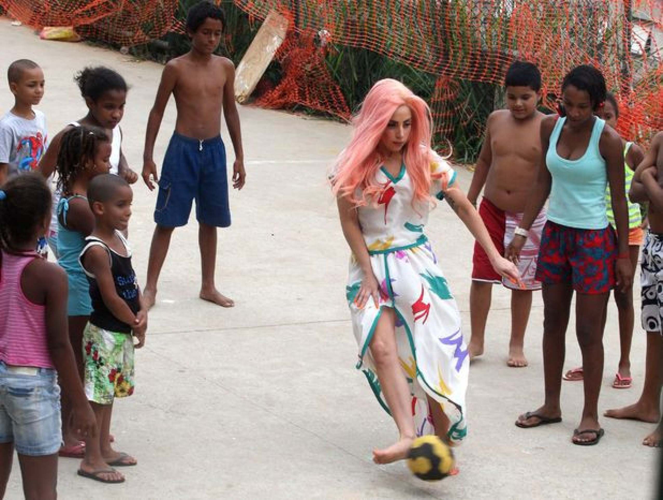 Gaga jogando futebol com crianças no Rio de Janeiro, em 2012, durante visita ao Brasil. Gaga jogando futebol com crianças no Rio de Janeiro, em 2011, durante visita ao Brasil.