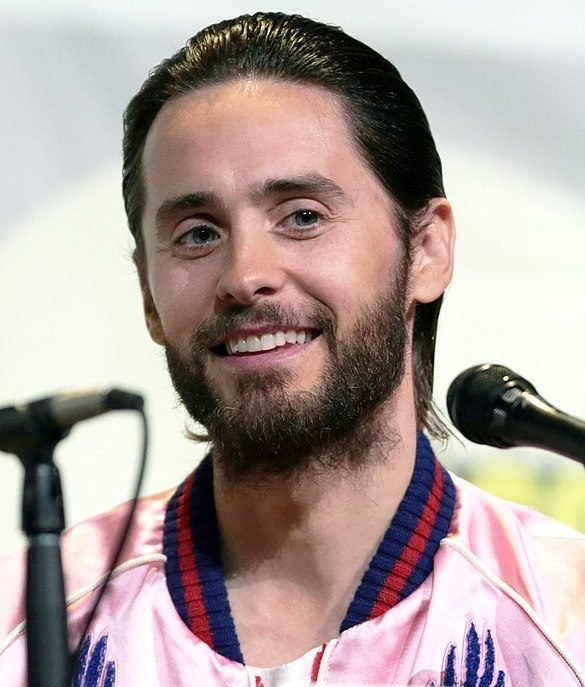 Nascido em 26 de dezembro de 1971 em Louisiana, EUA, Jared Leto é ator, cantor, compositor, produtor e diretor. Conheça mais sobre ele!