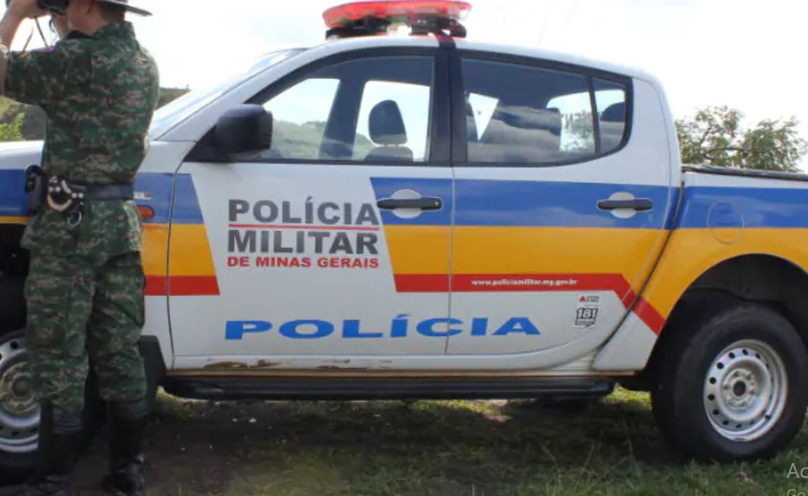 A Polícia Militar foi acionada cerca de dez minutos depois que os suspeitos saíram da casa