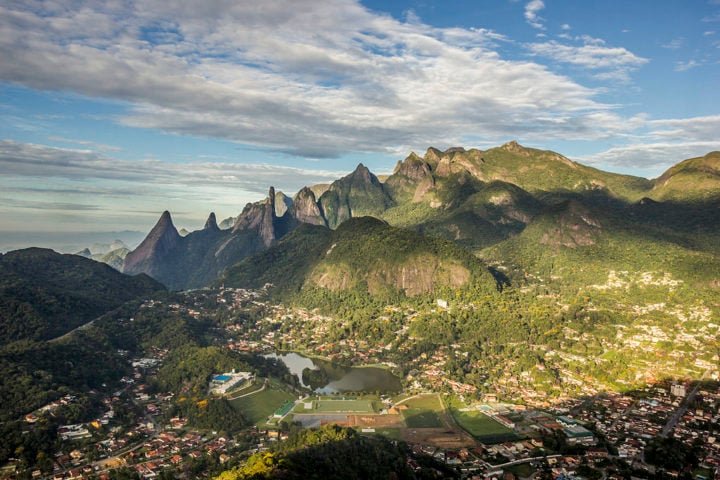 O exemplar da ave de pequeno porte, endêmica da Mata Atlântica, foi encontrado há mais de 200 anos. O tietê-coroa foi considerado extinto por mais de um século - de 1860 até 1996. No fim da década de 90, um ornitólogo avistou duas dessas aves no Parque Nacional da Serra dos Órgãos (foto), em Teresópolis, no Rio de Janeiro.

