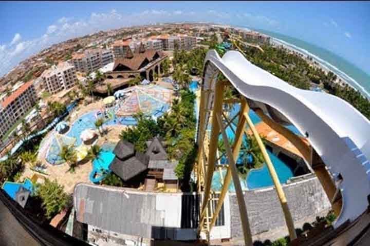 Insano: Fica em Aquiraz, Ceará, no parque aquático Beach Park, e é do tipo de inclinação de corpo de queda livre, com altura de 41 metros (14 andares) e cinco segundos de descida. e desce em apenas 5 segundos. 