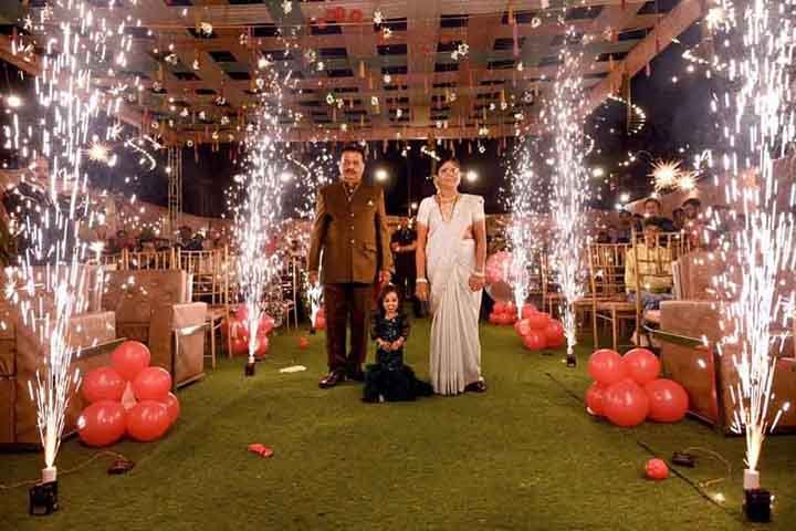 Ela já apareceu e um videoclipe de uma estrela da música local e participou de uma série documental da TV indiana. 