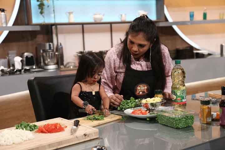 A estrela do Guinness já participou de um programa de culinária em TV da Romênia, no Leste da Europa.