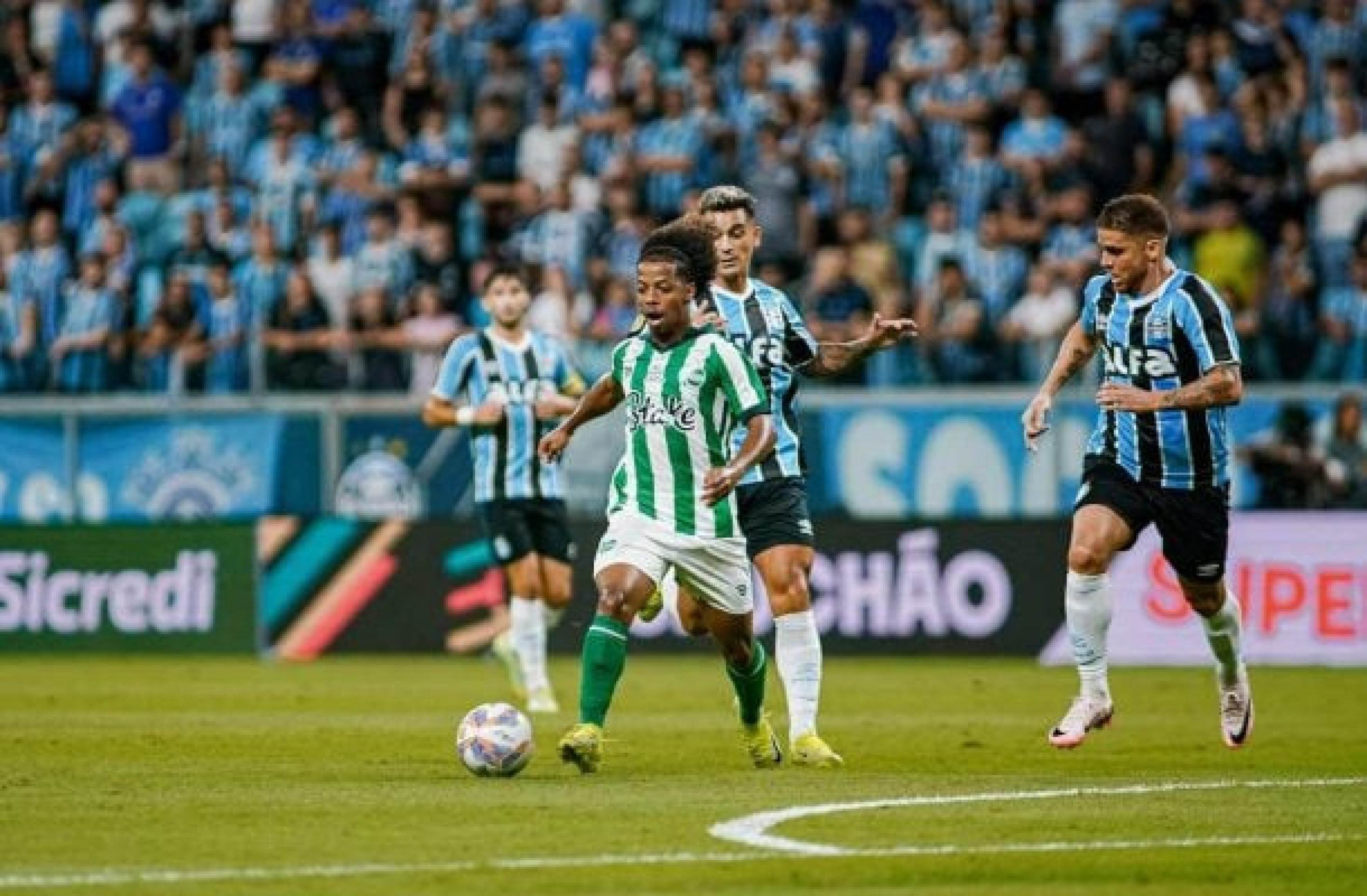 Grêmio vence o Juventude e larga na frente por vaga na final do Gaúcho