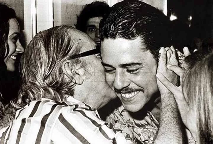 Edu Lobo, Francis Hime e Chico Buarque tambÃ©m estÃ£o na lista de grandes nomes que compuseram canÃ§Ãµes ao lado de Vinicius. 
